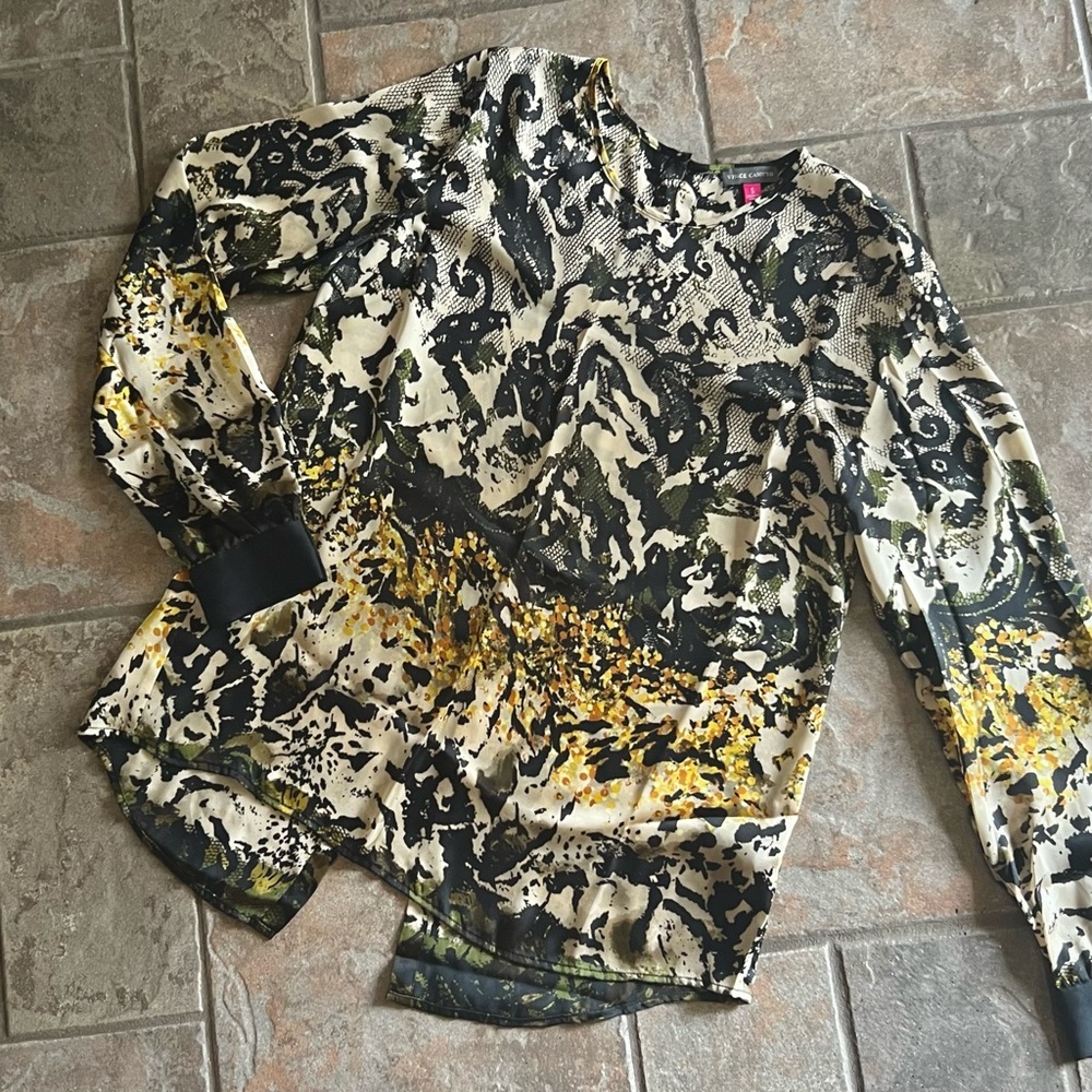 ⭐️BOGO FREE⭐️ Vince Camuto EUC blouse